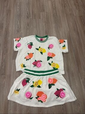 QUEEN OF SPARKLES White Fruit Appliqué Skirt Set with Green Trim